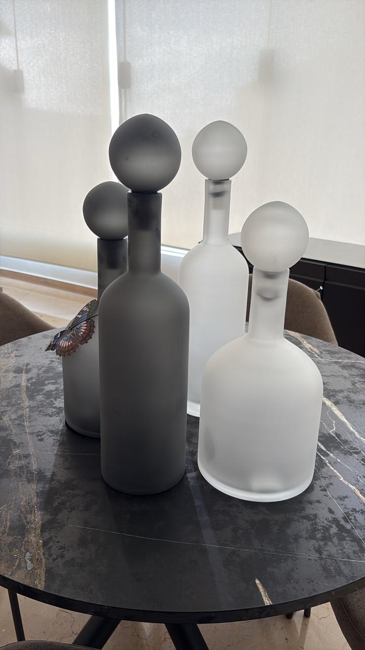bubbles & bottles matt black and white